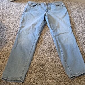 Universal Threads Women's Light Wash Skinny Jeans